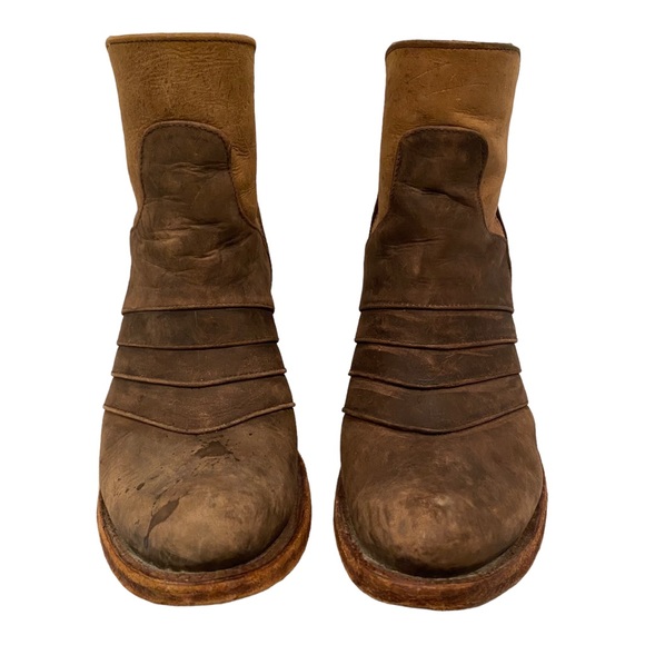 Circle G by Corral distressed boot. Boho style. Free spirit. Leather booties. - Picture 4 of 9